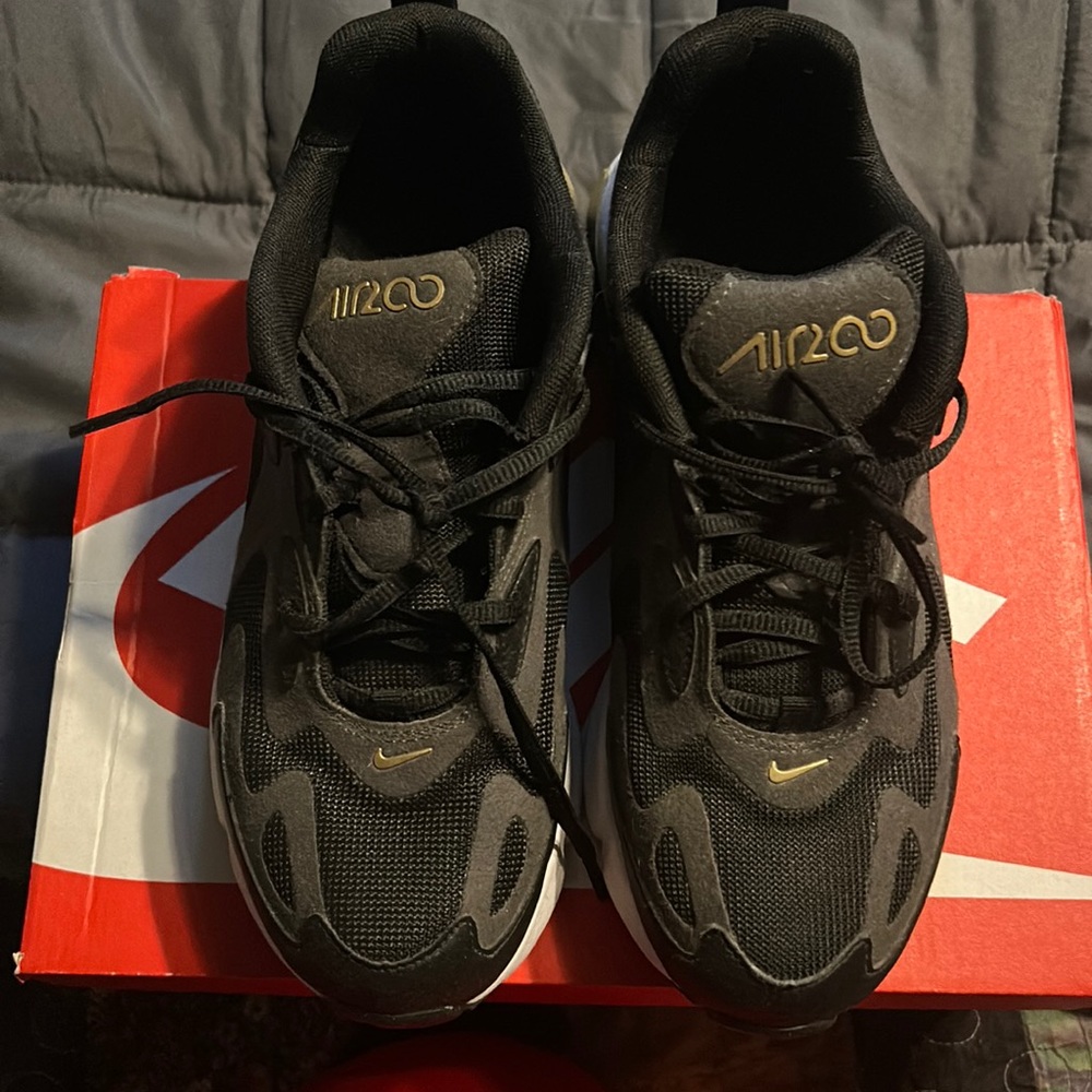 Nike Air Max 200 Black Metallic Gold youth 5.5